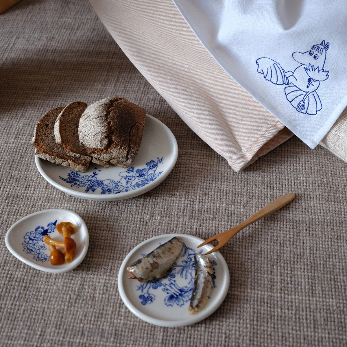 Arabia Moomin Haru White / Blue Mini Dipping Plate - Image 2