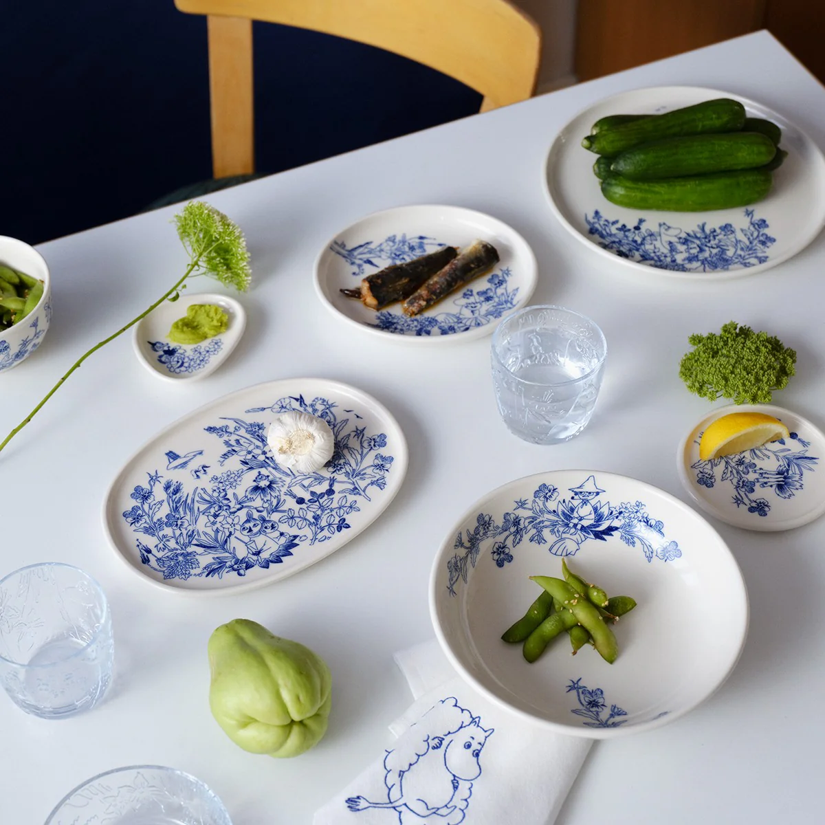 Arabia Moomin Haru White / Blue Serving Plate - Image 4