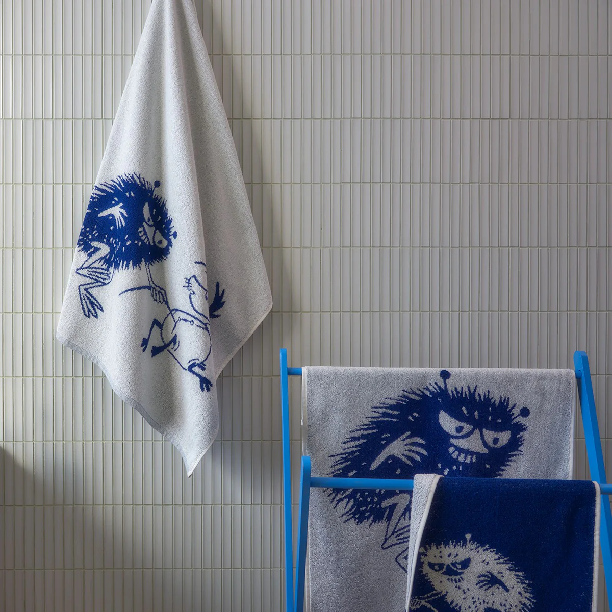 Arabia Moomin Stinky Off White / Blue Guest Towel - Image 2