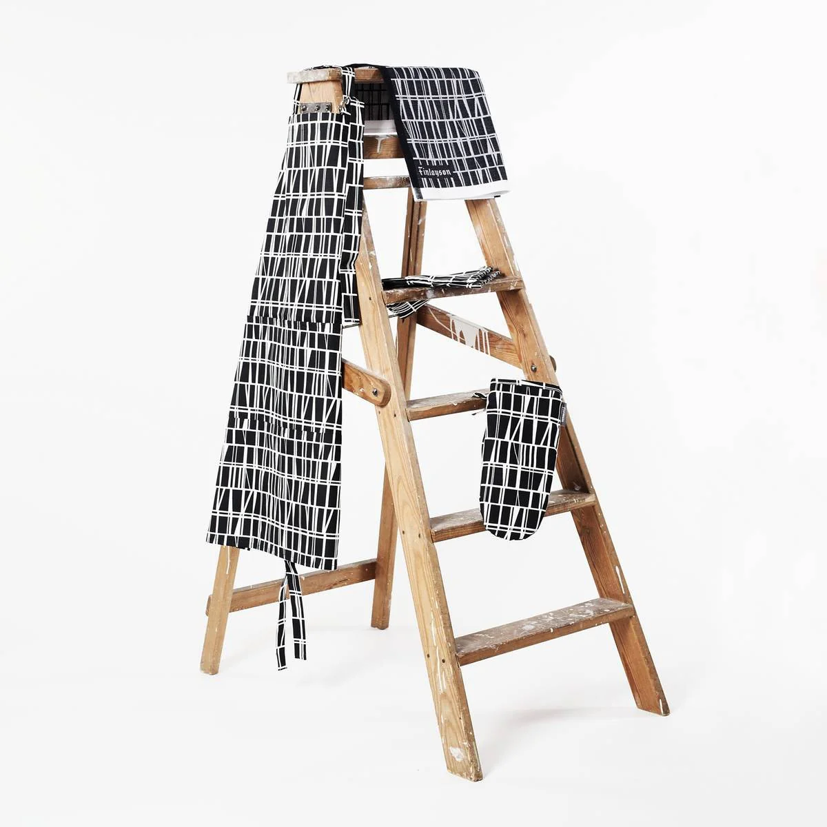 Finlayson Coronna Black Apron - Image 2
