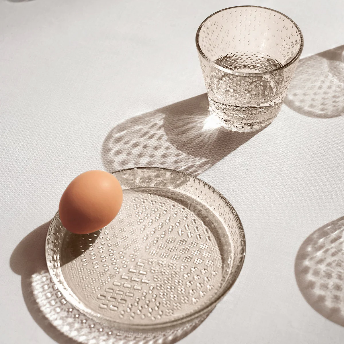 iittala Tundra Linen Small Glass Plate - Image 2