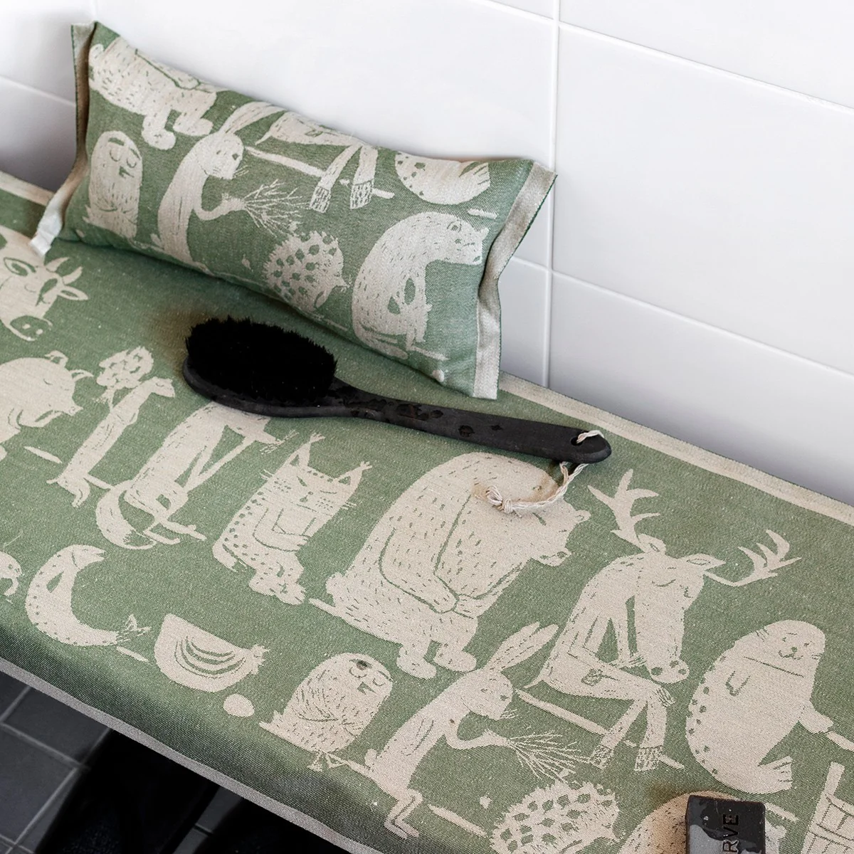 Lapuan Kankurit Elainten Green / Linen Sauna Bench Cover - Image 2