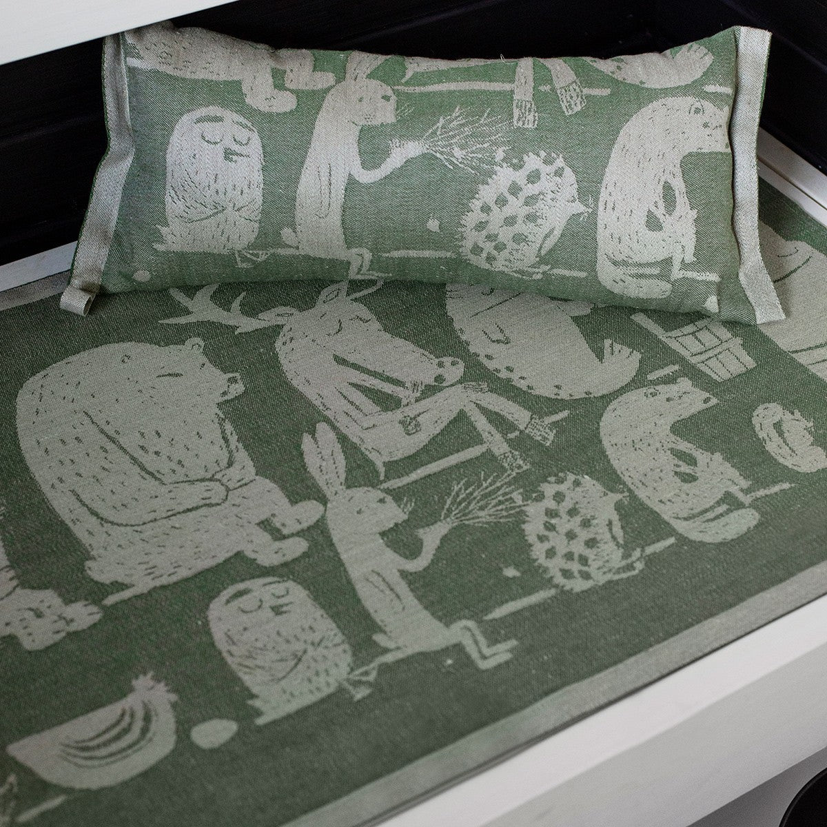 Lapuan Kankurit Elainten Green / Linen Sauna Bench Cover - Image 3