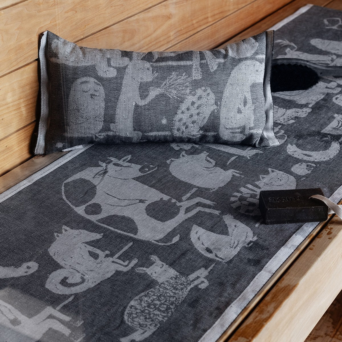 Lapuan Kankurit Elainten Grey Sauna Pillow - Image 2