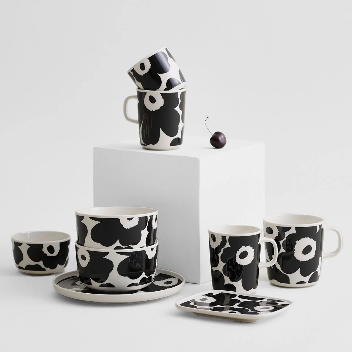 Marimekko Unikko White / Black Soup / Cereal Bowl - Image 3
