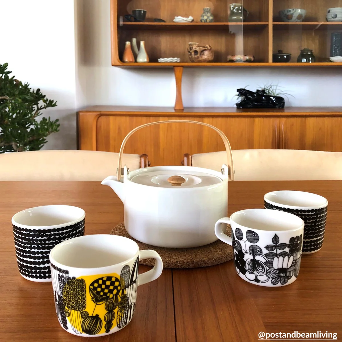 Marimekko White Oiva Teapot - Image 5