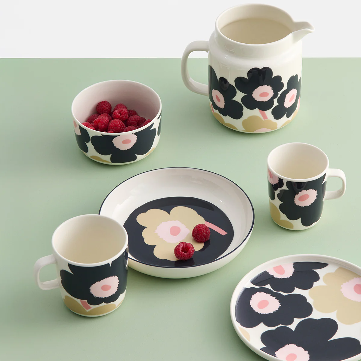 Marimekko Unikko Charcoal / Pink / Beige Pasta Dish - Image 2