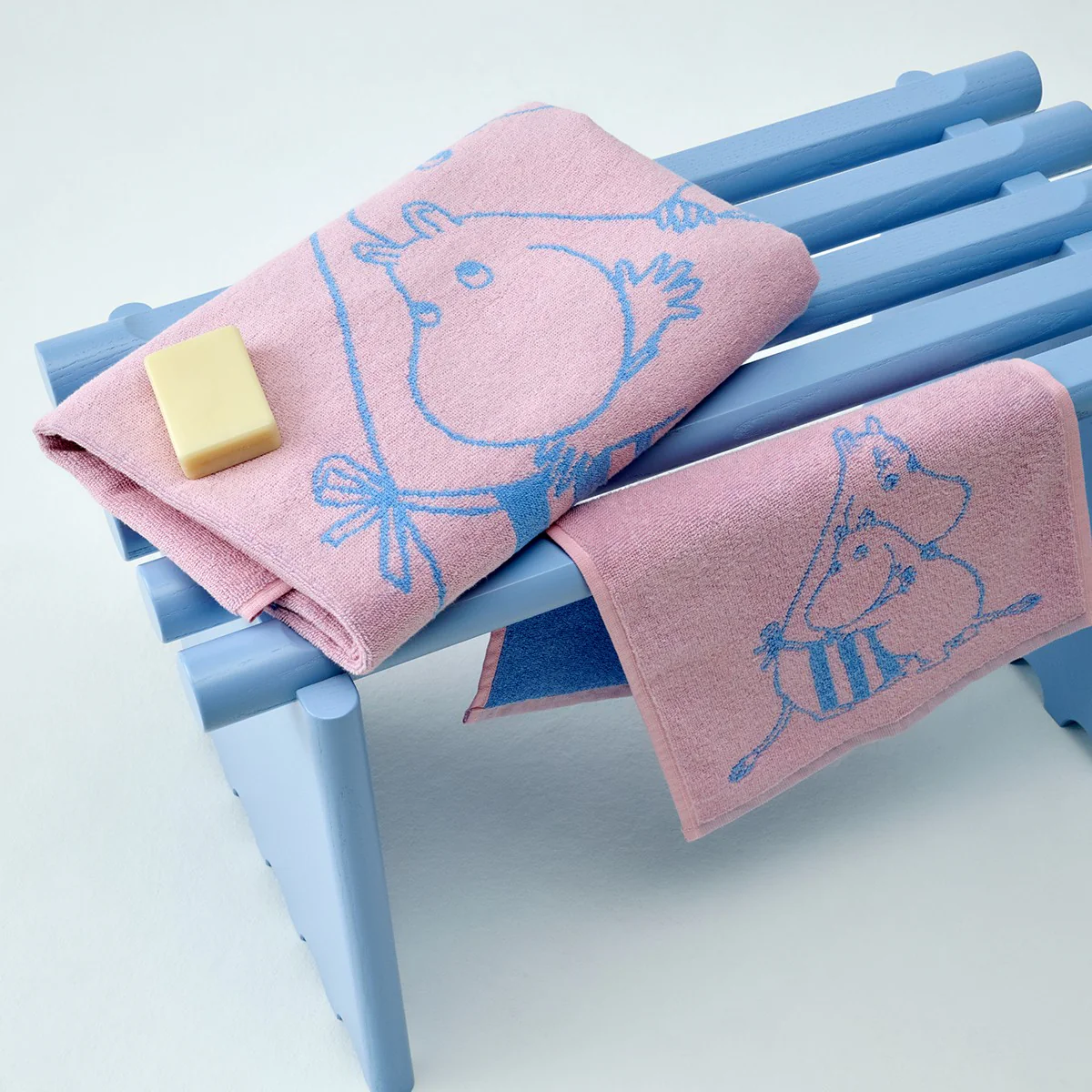 Arabia Moomin Family Time Pink / Light Blue Guest Towel - 80th Anniversary - Image 2